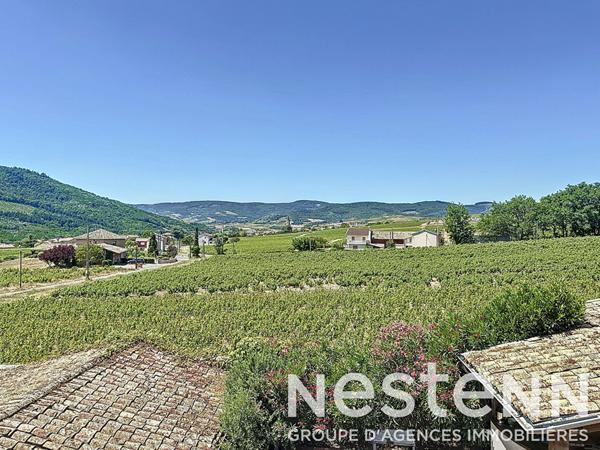 A vendre : Maison spacieuse - 6 chambres - piscine interieure - studio independant - 69840 JULIENAS