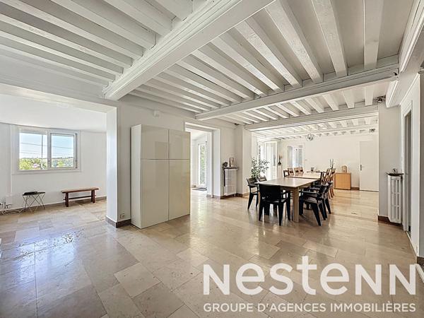 A vendre : Maison spacieuse - 6 chambres - piscine interieure - studio independant - 69840 JULIENAS