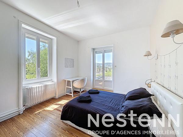 A vendre : Maison spacieuse - 6 chambres - piscine interieure - studio independant - 69840 JULIENAS