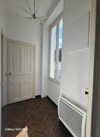 Appartement T2 Traversant, transformable en T3  de 57m² + Terrasse & Cave