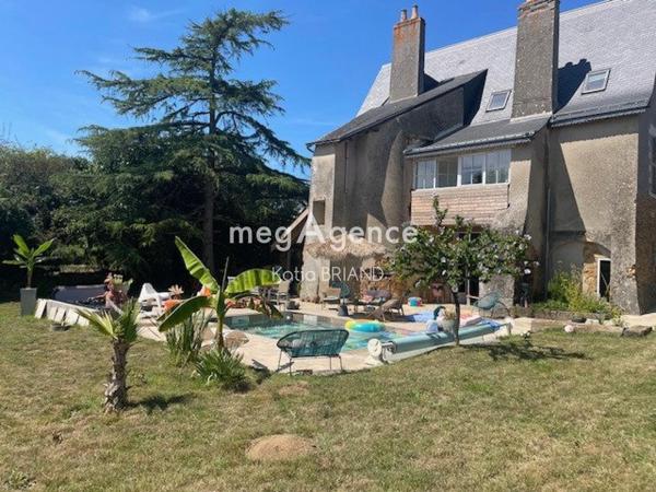 Maison à LAVAL, 53000 - 9 pièces 259m²