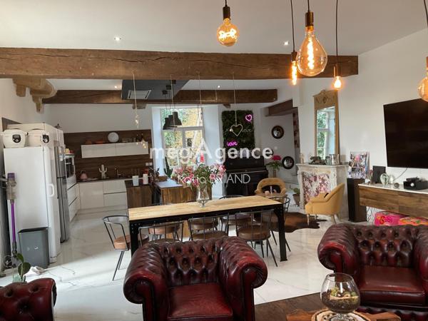 Maison à LAVAL, 53000 - 9 pièces 259m²