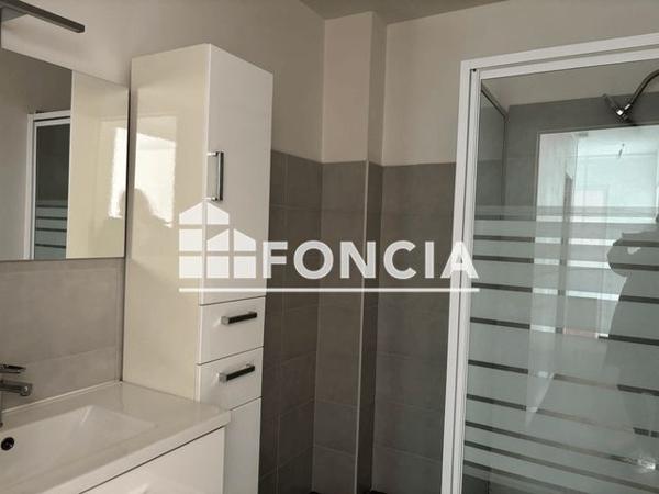 Location Appartement 2 pièces 55 m² - AVENUE DOCTEUR FAURE Le Bourg D Oisans 38520