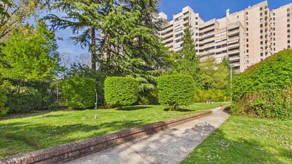 5 pièces lumineux à 400 m du métro ligne 7