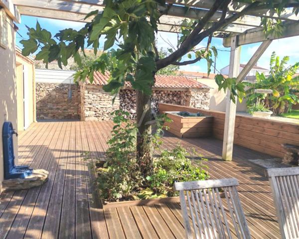 LE LOROUX-BOTTEREAU, maison avec bâtiment à finir de rénover, appartement, double garage, terrain