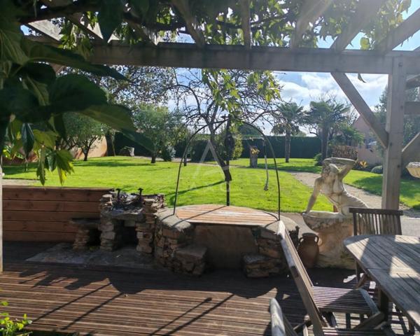 LE LOROUX-BOTTEREAU, maison avec bâtiment à finir de rénover, appartement, double garage, terrain