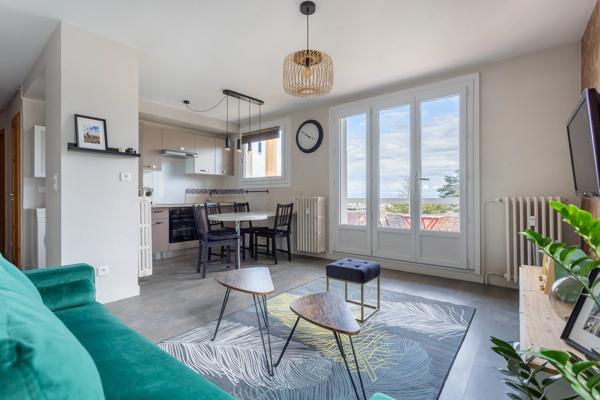 CHAMALIERES : T2 LUMINEUX AVEC BALCON ET VUE DEGAGEE
