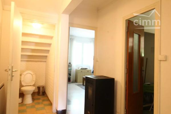 A vendre villa de 212 m² habitables avec un logement en rez de chaussée sur un terrain de 5340 m² .