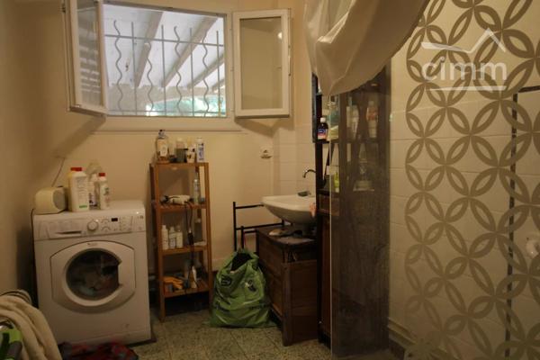 A vendre villa de 212 m² habitables avec un logement en rez de chaussée sur un terrain de 5340 m² .