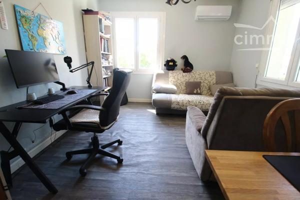 A vendre villa de 212 m² habitables avec un logement en rez de chaussée sur un terrain de 5340 m² .