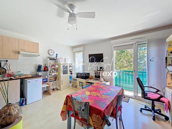 Appartement T2 de 40m² environ avec balcon exposé Ouest + 2 places parking privatives