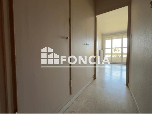 Location Studio 26.43 m² - 10 RUE CHARLES DE FOUCAULT Nimes 30900