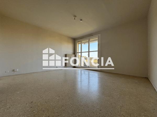 Location Studio 26.43 m² - 10 RUE CHARLES DE FOUCAULT Nimes 30900