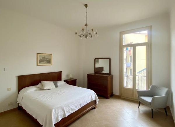 06500 Menton – CENTRE-VILLE – APPARTEMENT 3 PIÈCES AVEC BALCON ET CAVE – DERNIER ÉTAGE