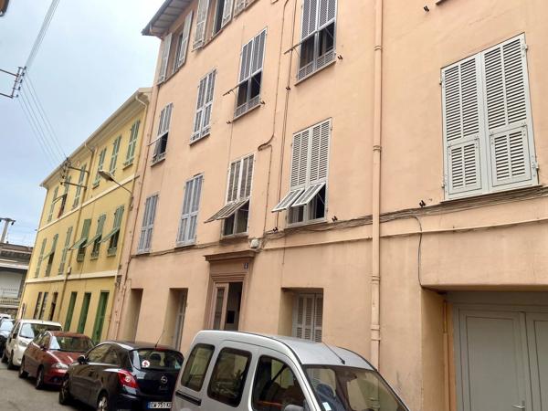 06500 Menton – CENTRE-VILLE – APPARTEMENT 3 PIÈCES AVEC BALCON ET CAVE – DERNIER ÉTAGE