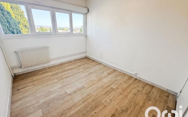 Appartement à louer    3 pièces •  Pierrelatte