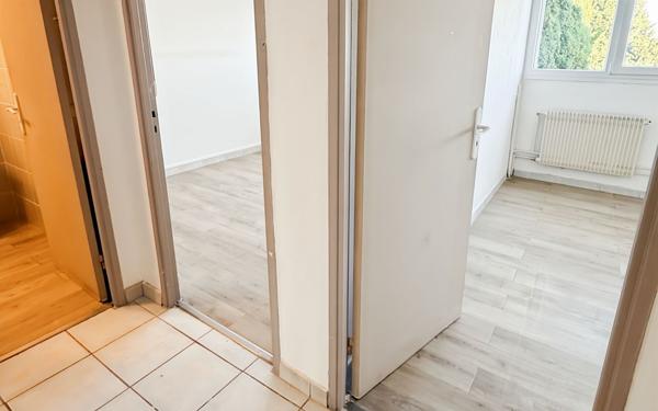 Appartement à louer    3 pièces •  Pierrelatte