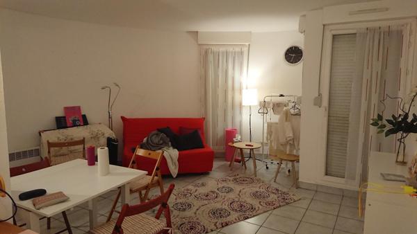 T2 Bon état  Lyon 8eme - parking sécurisé - Balcon