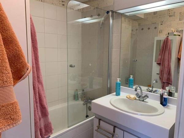 T2 Bon état  Lyon 8eme - parking sécurisé - Balcon