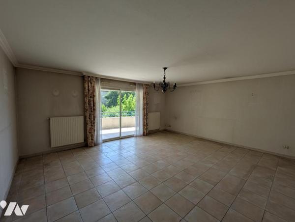 VALENCE - APPARTEMENT T4 , 103 m² + GARAGE + PARKING 