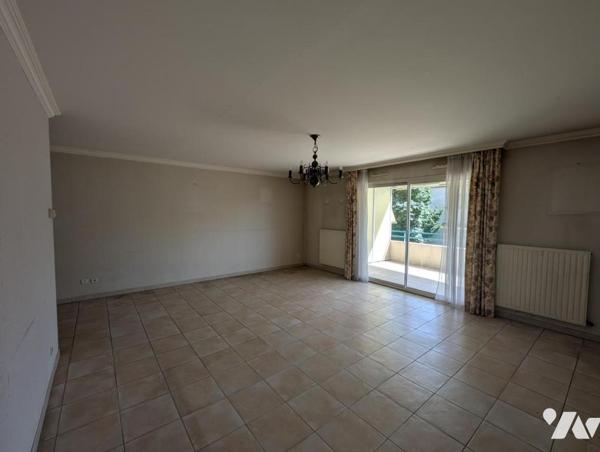 VALENCE - APPARTEMENT T4 , 103 m² + GARAGE + PARKING 