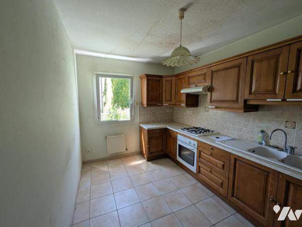 VALENCE - APPARTEMENT T4 , 103 m² + GARAGE + PARKING 