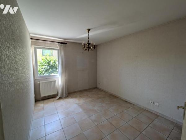 VALENCE - APPARTEMENT T4 , 103 m² + GARAGE + PARKING 