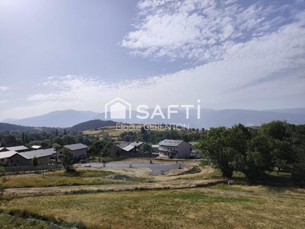Terrain constructible 3 faces dans petit lotissement