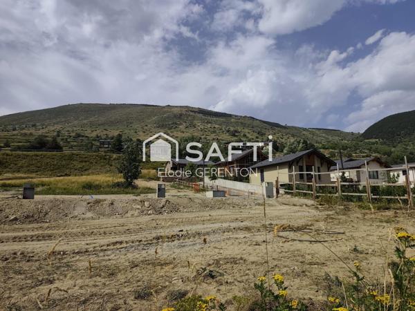 Terrain constructible 3 faces dans petit lotissement