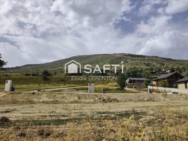 Terrain constructible 3 faces dans petit lotissement
