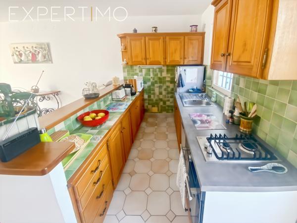 Bonnieux (84480) APPARTEMENT AVEC TERRASSE ET PISCINE AVEC VUE SUR LE VILLAGE DE BONNIEUX