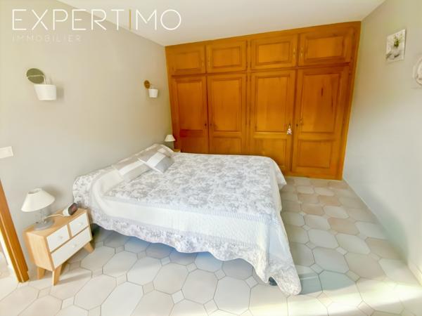 Bonnieux (84480) APPARTEMENT AVEC TERRASSE ET PISCINE AVEC VUE SUR LE VILLAGE DE BONNIEUX