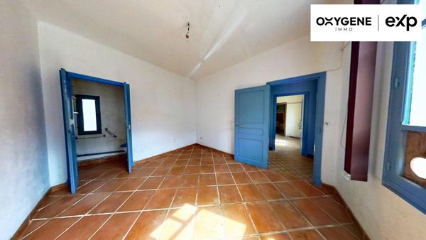 A VENDRE – MAISON 3 FACES AVEC GARAGE – POMAS (11) – 45 000 €