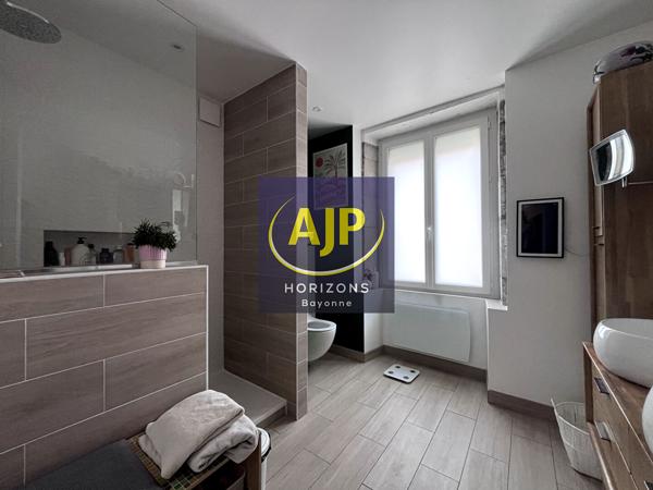 Maison à vendre Bayonne - 8 pièces, 180m² avec 6 chambre(s) à 595 000€ - AJP Horizons Bayonne