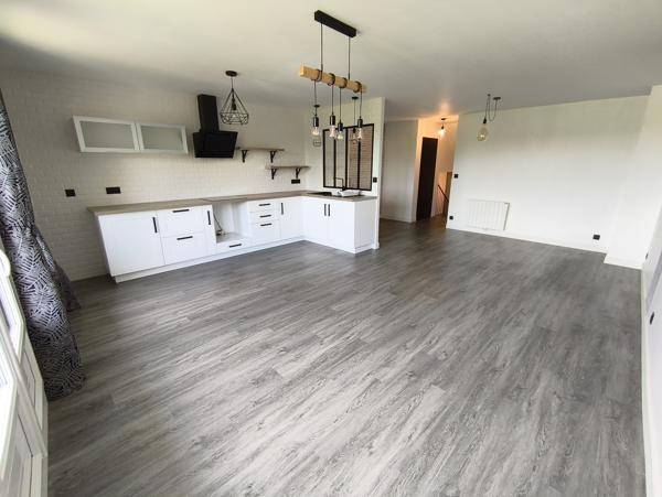 Appartement
         5 pièces
        - 105 m² 136 000 €*