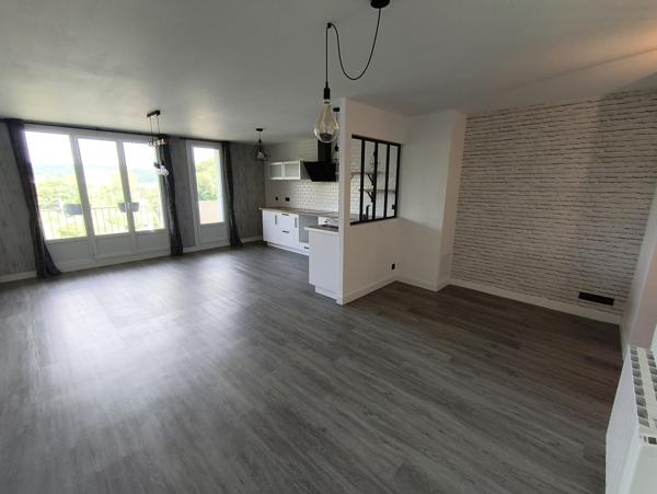 Appartement
         5 pièces
        - 105 m² 136 000 €*