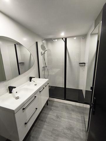 Appartement
         5 pièces
        - 105 m² 136 000 €*