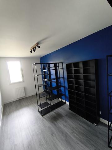 Appartement
         5 pièces
        - 105 m² 136 000 €*