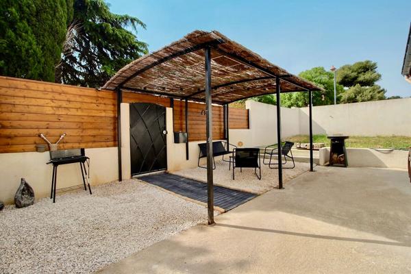 Maison plain-pied de type 3 avec terrasse et grand jardin à vendre à Saint Victoret