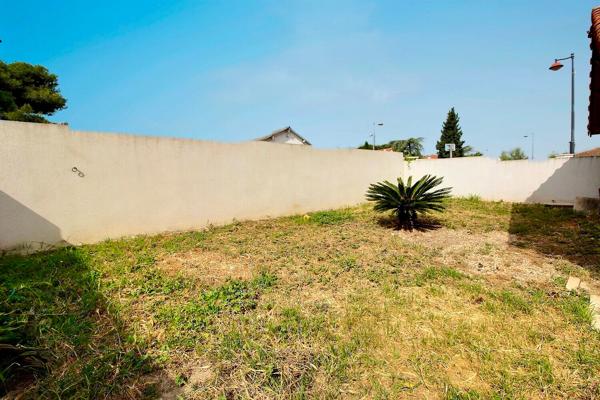 Maison plain-pied de type 3 avec terrasse et grand jardin à vendre à Saint Victoret
