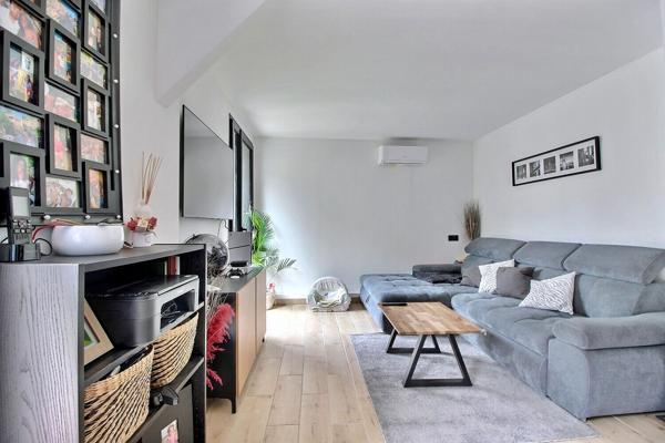 Maison plain-pied de type 3 avec terrasse et grand jardin à vendre à Saint Victoret
