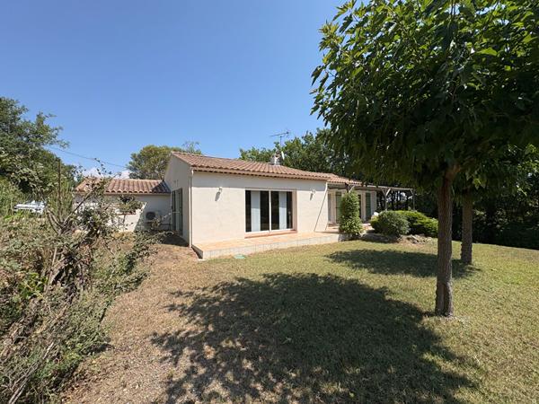 Très belle villa de plain pied avec grand garage attenant sur parc arboré de 4050 m²