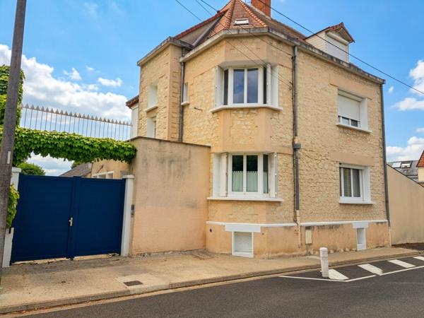 MAISON SPACIEUSE AVEC PISCINE