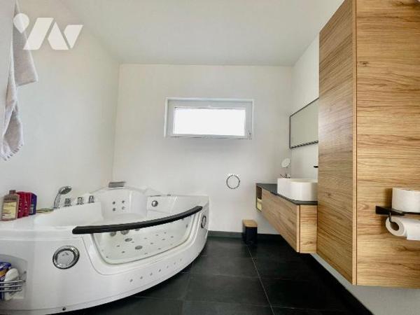 Maison à vendre à Trébeurden (22560).
Rénovée a faible consommation énergétique et en parfait ...