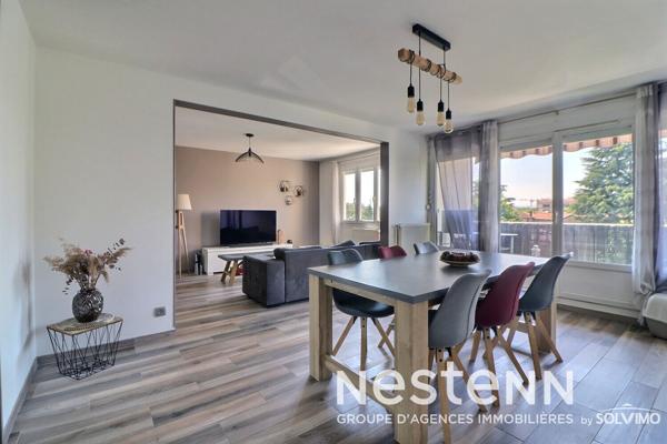 Saint-Priest Centre Ville, Appartement T4, 2 chambres, 100m², double balcon, stationnement et cave