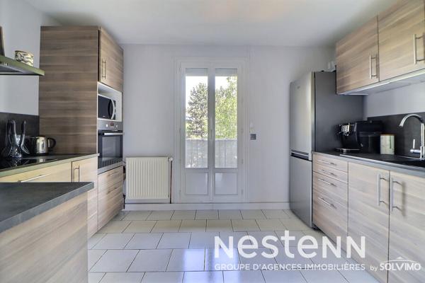 Saint-Priest Centre Ville, Appartement T4, 2 chambres, 100m², double balcon, stationnement et cave