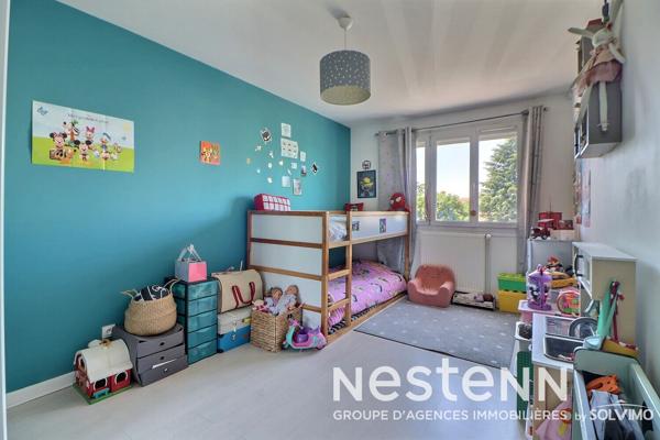Saint-Priest Centre Ville, Appartement T4, 2 chambres, 100m², double balcon, stationnement et cave