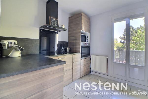 Saint-Priest Centre Ville, Appartement T4, 2 chambres, 100m², double balcon, stationnement et cave