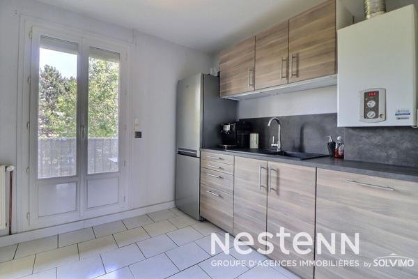 Saint-Priest Centre Ville, Appartement T4, 2 chambres, 100m², double balcon, stationnement et cave