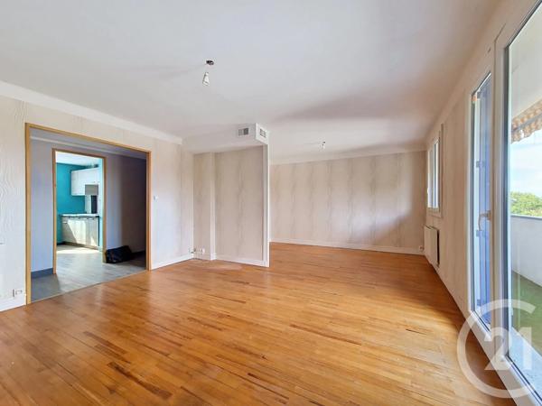 Appartement F3 à vendre  3 pièces - 72,40 m 2   PONT DE CHERUY  - 38
